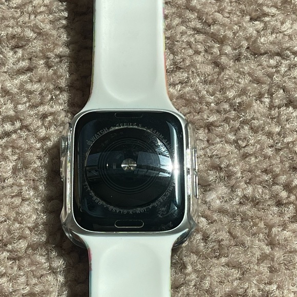 *NEW CONDITION* Apple Watch 5 Series with cellular service capabilities and GPS - Picture 2 of 9